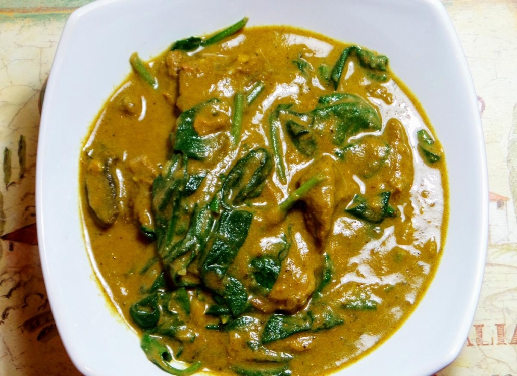 Slow Cooker Beef Mushrooms and Spinach Curry