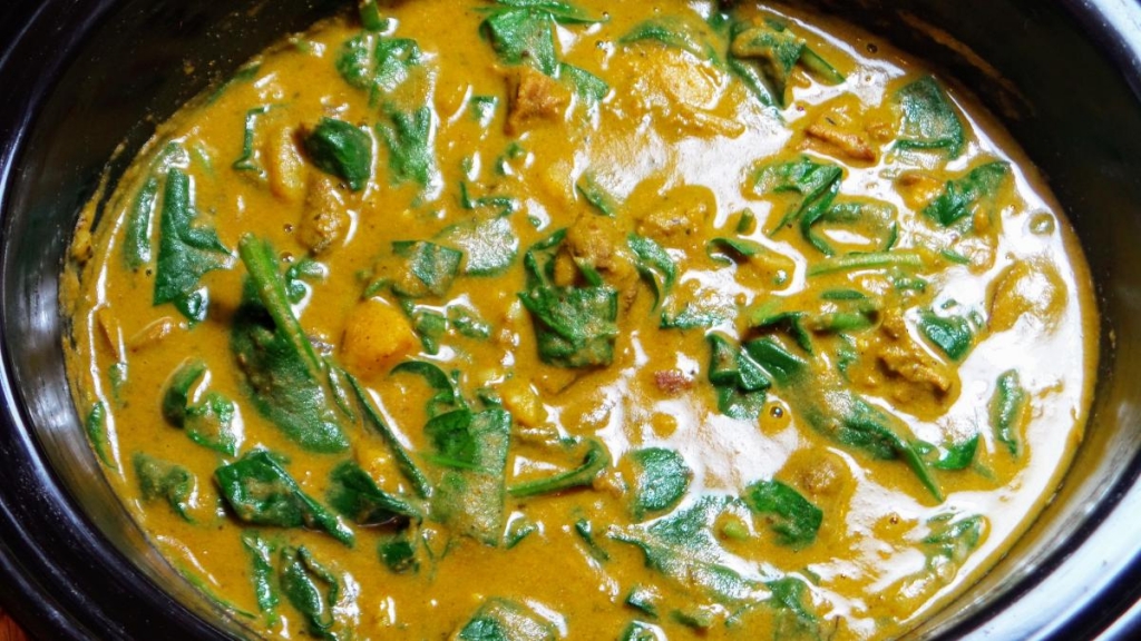 Slow Cooker Beef Mushrooms and Spinach Curry